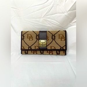 Dooney & Bourke wallet
